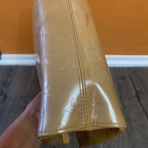 Roxbury - Picture 10 of 16